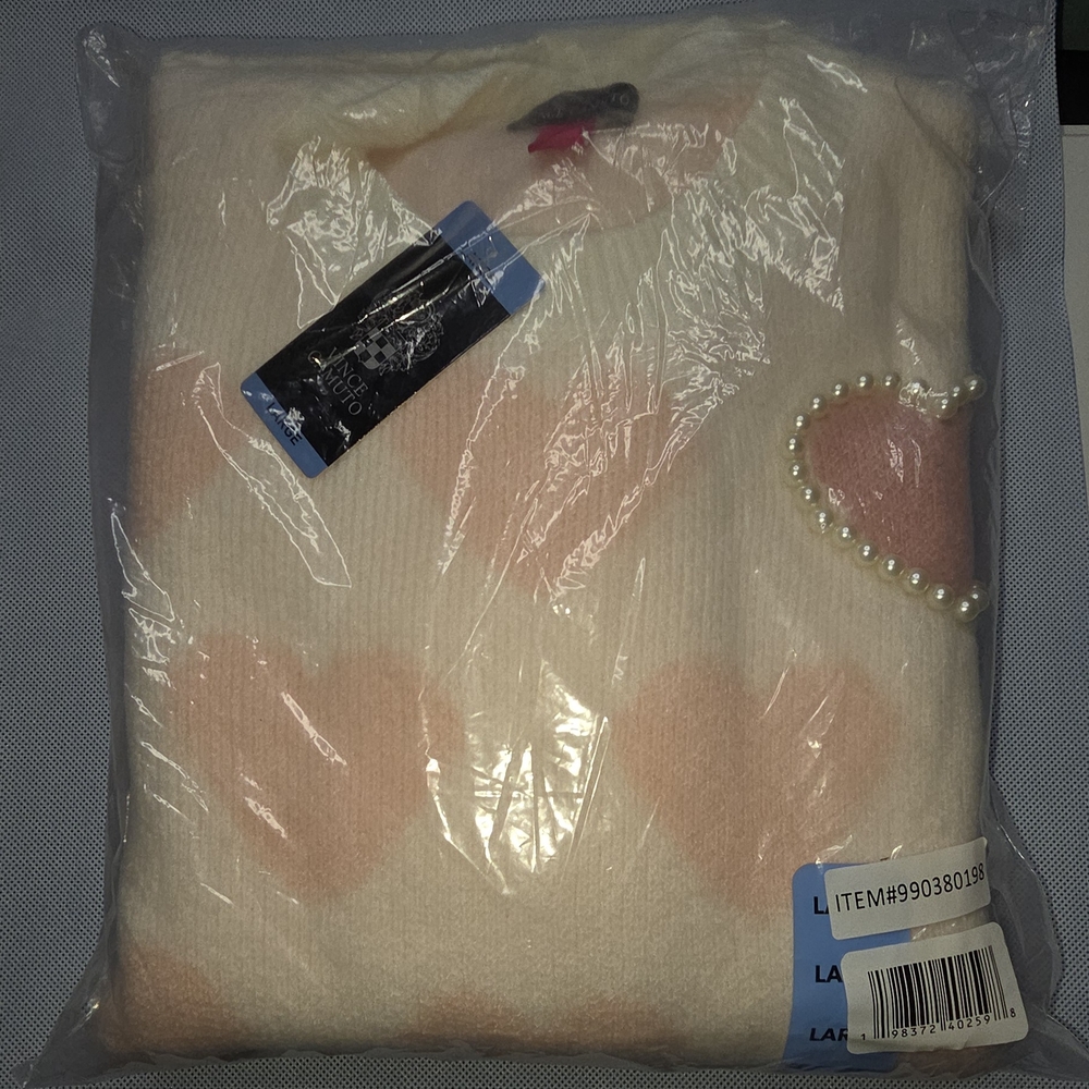 Vince Camuto Women's Cream and Pink Heart Sweater